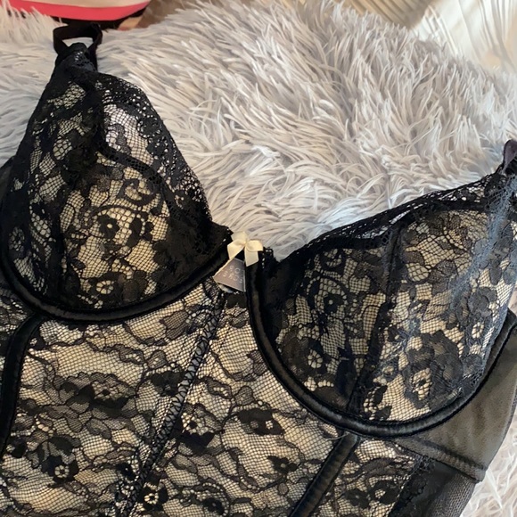 VS sexy intimate wear with thigh high snaps - Picture 2 of 6